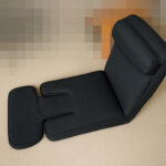 ニトリのゲーミング座椅子2（ブラック）足をのばして使う例